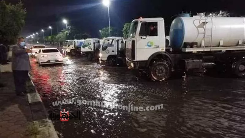 رئيس مياه القناة: مستمرون في إزالة أثار الأمطار من المناطق المنخفضة