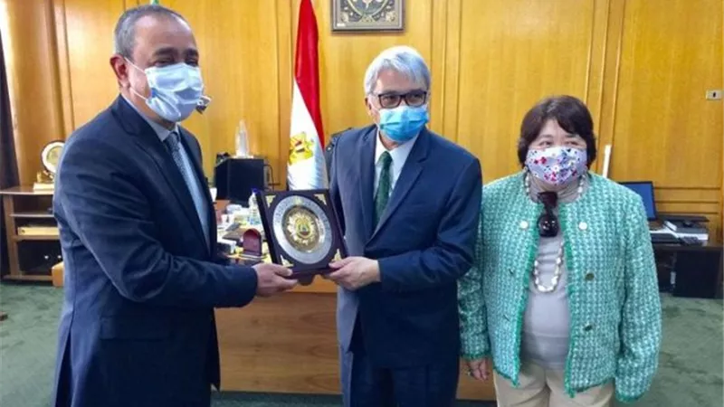 سفير الفلبين يزور مزارع المانجو ومصانع المحولات الكهربائية بالإسماعيلية