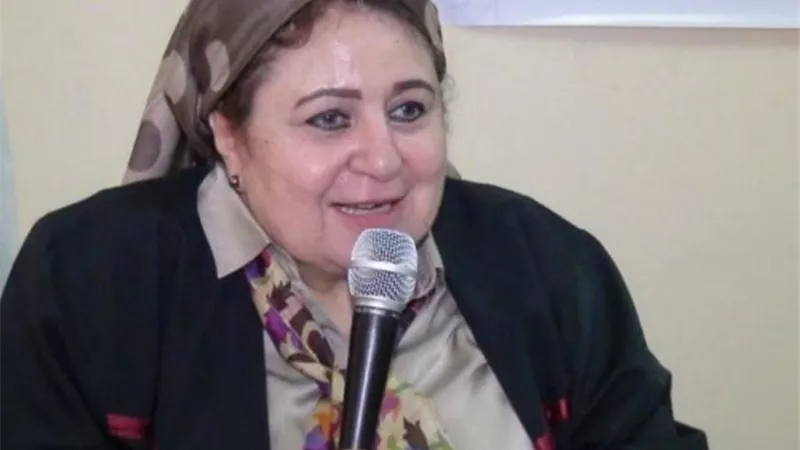 أستاذ بجامعة أمريكية يصف د.هدى درويش بالمصلح المهم فى التعليم المصرى واول سيدة تناقش رسائل للبنين بالازهر