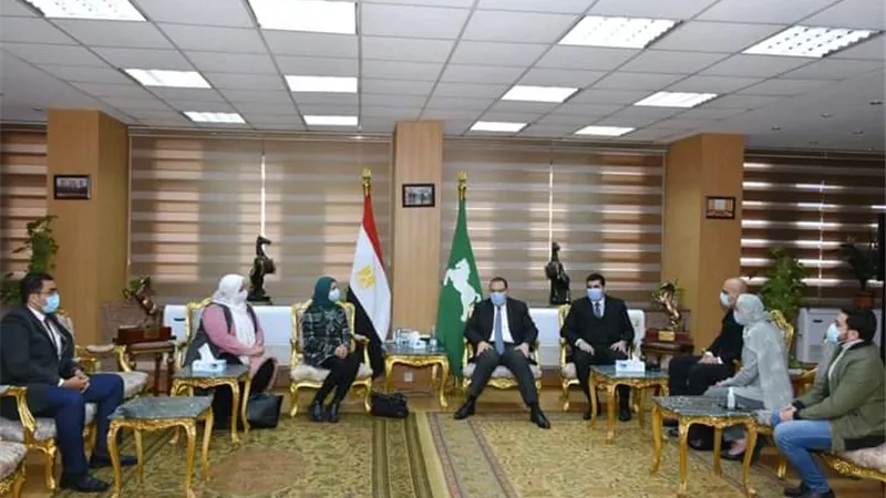 محافظ الشرقيه يلتقي بأعضاء مؤسسه 