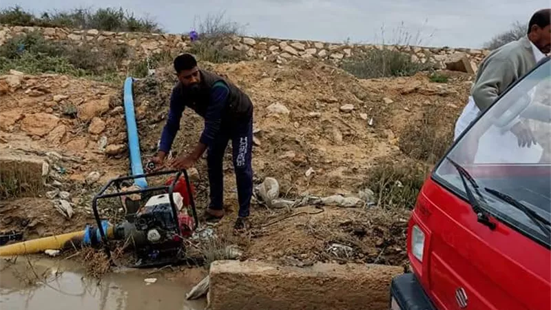 توقفت الامطار ومازال رفع اثارها مستمر بمدينة الحمام بمطروح