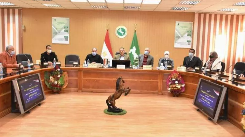 محافظ الشرقية يُكرم الفريق المشارك في ورشة عمل فريق العمل الفعال بمنحهم شهادات تقدير