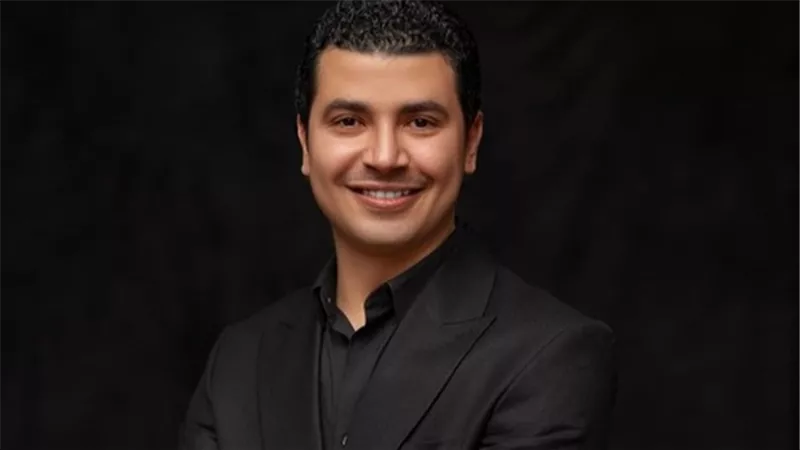شاهد.. محمد أنور يعلق على عطر عمرو دياب