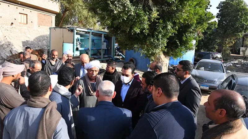 نائب المحافظ يتفقد العمل بمحطة مياه العسلية بقنا