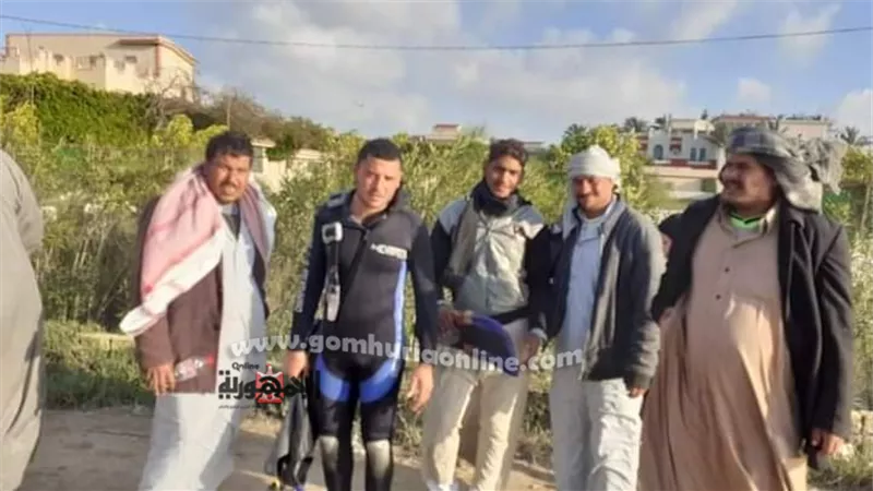 شباب مطروح يطالبون المحافظ بتكريم فريق الغواصين من ابناء الضبعة بعد انتشالهم لباقي جثث مركب بحيرة مريوط