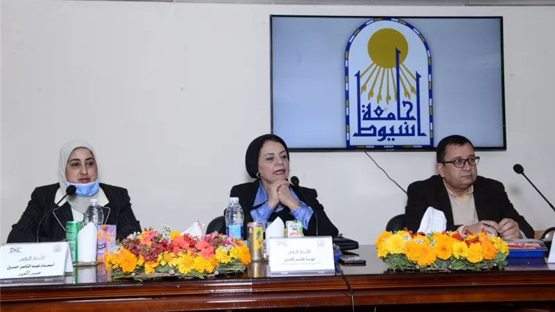 نائب رئيس جامعة أسيوط تشيد بمعامل و الوحدات البحثية بمعهد بحوث و دراسات البيولوجيا الجزيئية