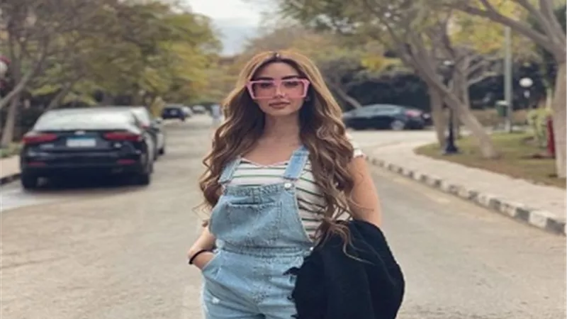 بإطلالة رقيقة..هنا الزاهد تداعب متابعيها من 