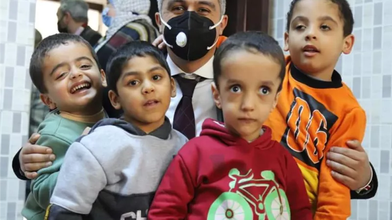 بالصور.. النائب أحمد فتحي يتفقد الخدمات في دار سندس والمصطفي للأيتام