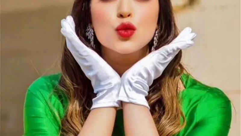 إطلالة ساحرة للنجمة ميرنا جميل فى أحدث صورتين ..شاهد