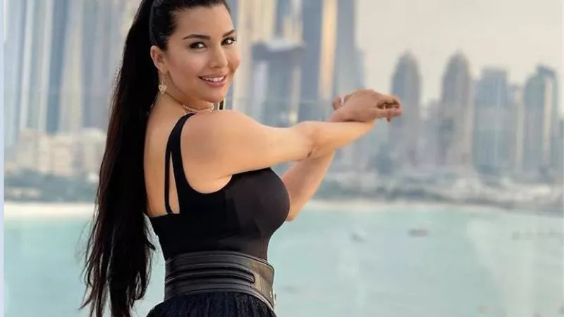 لاميتا فرنجية تبهر متابعيها وتعلق: غروب الشمس مختلف