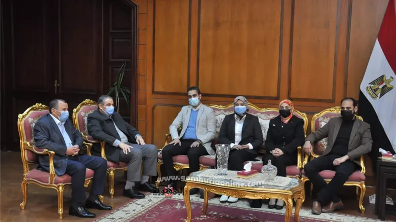 رئيس جامعة كفرالشيخ يستقبل مسؤلى مبادرة حياة كريمة في المحافظة