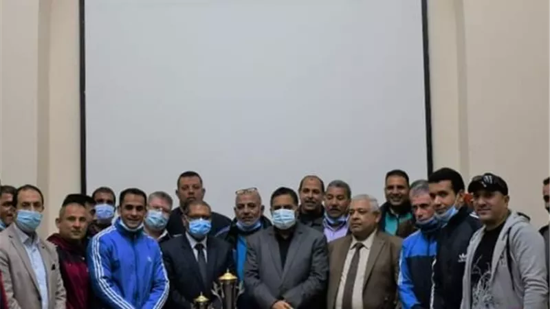 رئيس السكة الحديد يُكرّم منتخب الكرة الشاطئية بالهيئة