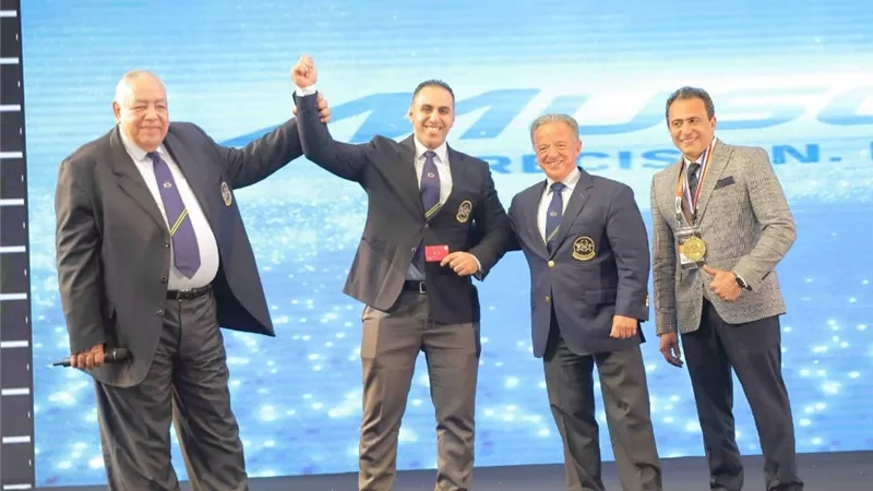 سانتونجا وفهيم يكرمان الكابتن محمد محسن كأول حكم مصرى محترف في كمال الأجسام
