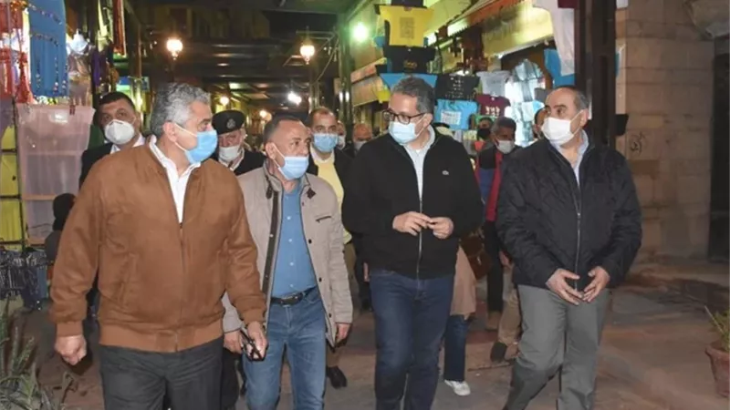 وزيرا السياحة والطيران في جولة تفقدية بالسوق السياحي بالأقصر