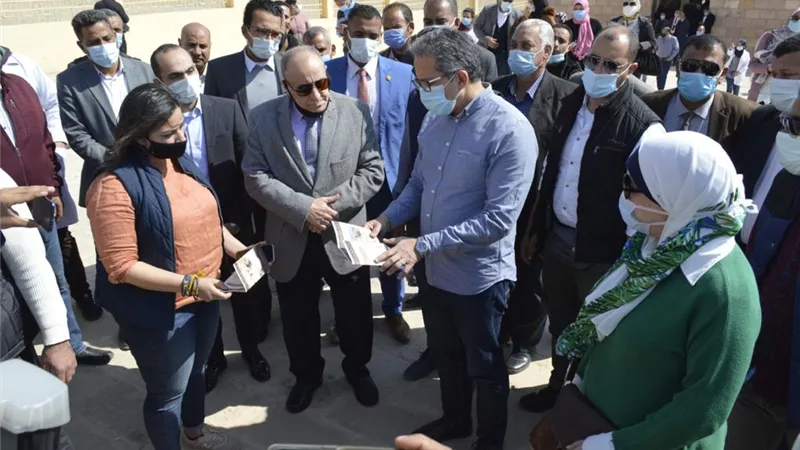وزير السياحة والآثار يفتتح مشروعي ترميم وتطوير معبد أتريبس ومقابر الحواويش بسوهاج