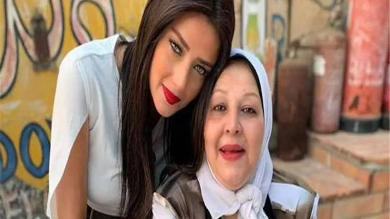 رسالة حزينة من رضوى الشربينى بعد تدهور الحالة الصحية لوالدتها