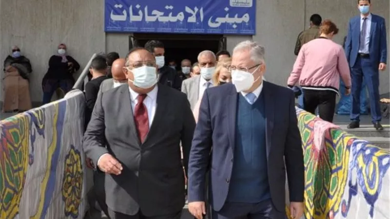 رئيس جامعة حلوان يتفقد امتحانات الفصل الدراسى الأول وسط إجراءات احترازية.. بالصور