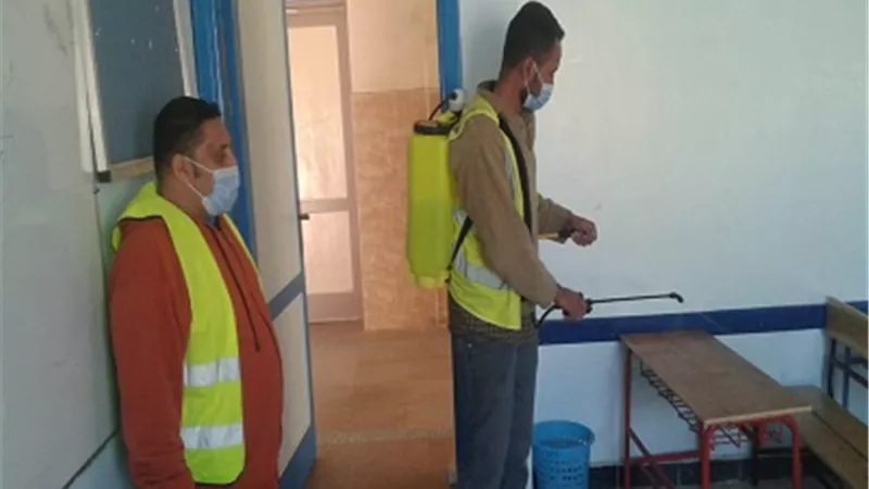 صحة الشرقية تواصل أعمال التطهير المكثف بالمدارس