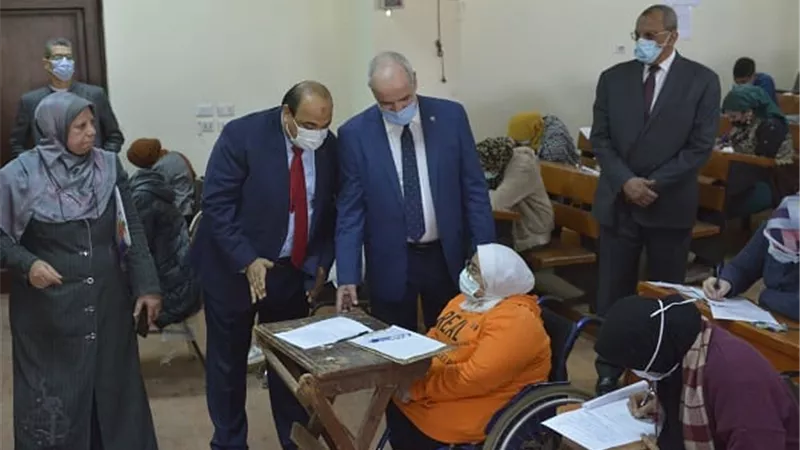 بدء امتحانات الفصل الدراسى الأول بكليات جامعة الفيوم.. بالصور