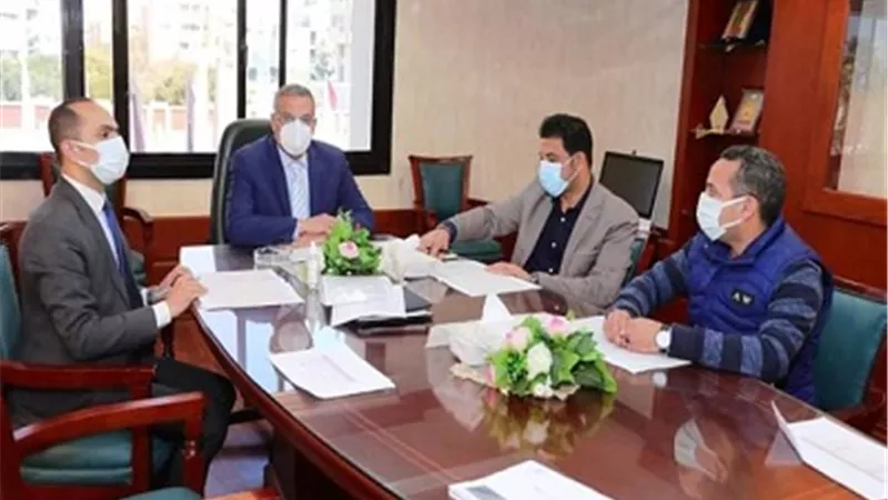 محافظ سوهاج يناقش مستجدات المخطط التنفيذى للمشروع القومى لتطوير الريف