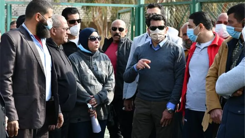 وزير الرياضة: 10 آلاف جنية لكل مركز شباب بالواحات البحرية ويهدي شباب الواحات البحرية أدوات وملابس رياضية تشجيعاً لممارسة الرياضة