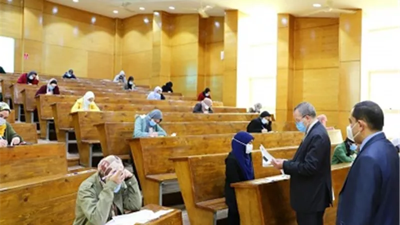 الشرقاوي يتفقد أول أيام امتحانات الترم الاول بجامعة السويس