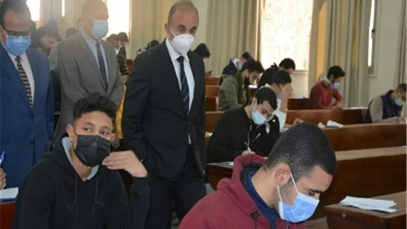 رئيس جامعة الزقازيق يتفقد سير امتحانات الفصل الدراسي الأول..صور