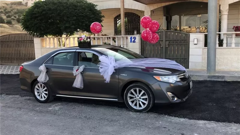 أهدى زوجته سيارة في عيد ميلادها وطالبها بتسديد أقساطها