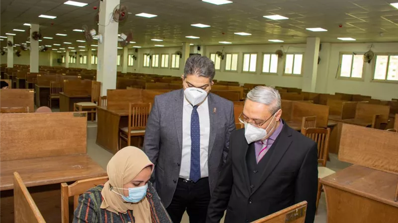 نجاح الاختبارات الإلكترونية العملية لطلاب طب طنطا -صور