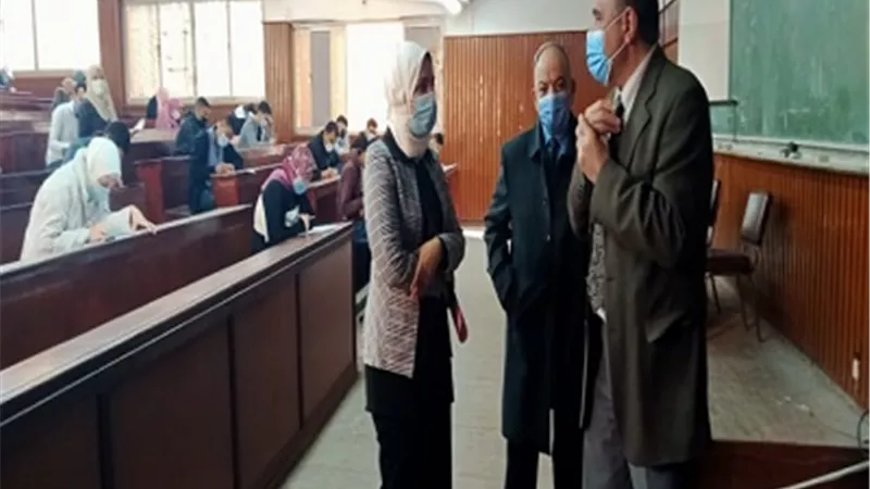 رئيس جامعة الزقازيق يتفقد امتحانات كلية التكنولوجيا والتنمية