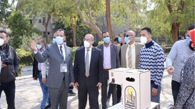 جامعة أسيوط تستقبل طلابها فى أول أيام الفصل الدراسي الثاني