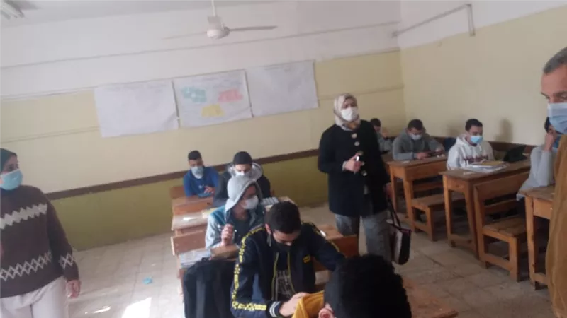 محافظ بني سويف يتابع امتحانات الصف الثاني الثانوي