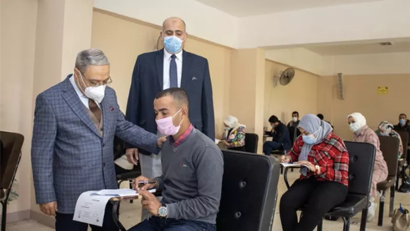 رئيس جامعة طنطا يشدد على الالتزام بالإجراءات الاحترازية -صور