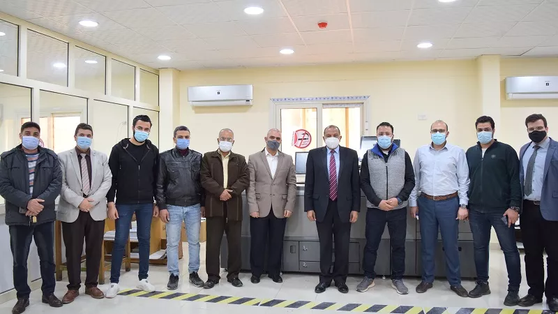 رئيس جامعة بني سويف يتفقد دار الطباعه والنشر