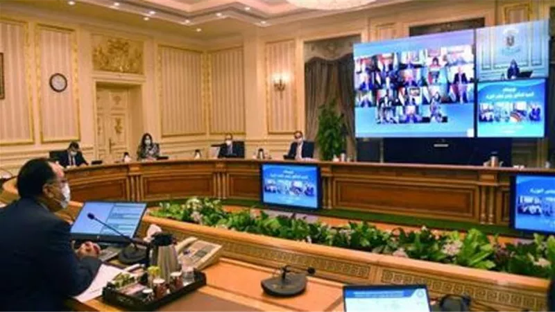 رئيس الوزراء: توجيهات من الرئيس بالاهتمام بمشروعات تطوير المناطق العشوائية