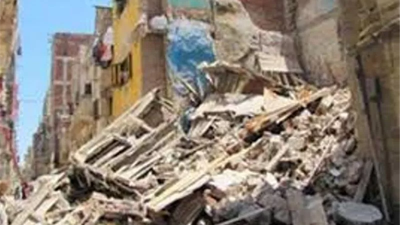 تفاصيل مصرع شخصين وإصابة 4 فى انهيار عقار قديم بالإسكندرية