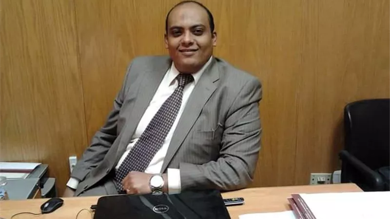 عبد الناصر يشكل لجنة حقوق الإنسان بنقابة البنوك