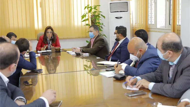 محافظ دمياط تبحث آليات تقنين أوضاع محطات تقوية الإتصالات المخالفة