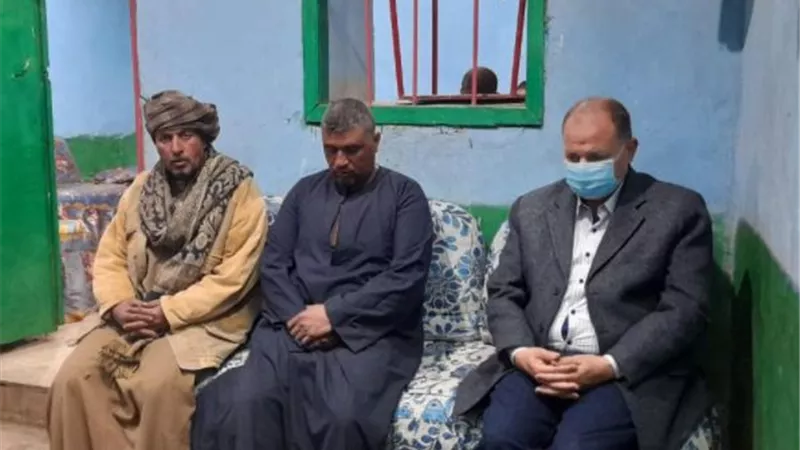 محافظ أسيوط يقدم واجب العزاء لاسرة ضحايا حادث المنزل المنهار