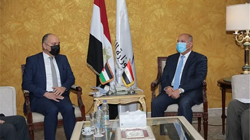 صور| وزير النقل يبحث مع السفير الأردني أوجه التعاون بين القاهرة وعمّان