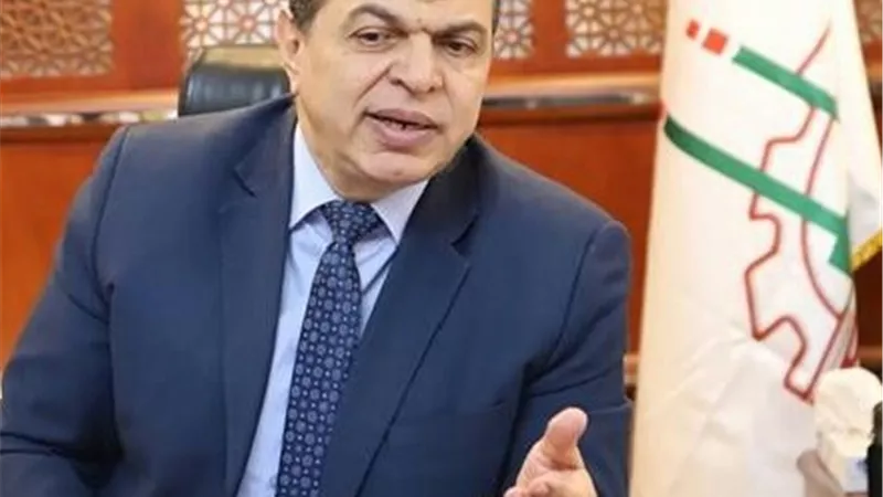 القوى العاملة تنجح فى تحصيل 640 ألف جنيه مستحقات 7 عمال بجدة