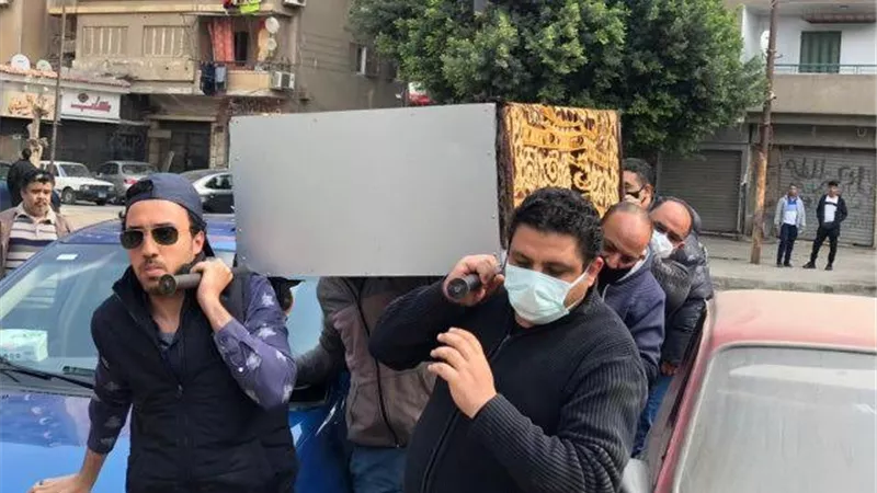 لحظة وصول جثمان الفنانة احلام الجريتلى بمسجد القبة الفداوية بالعباسية