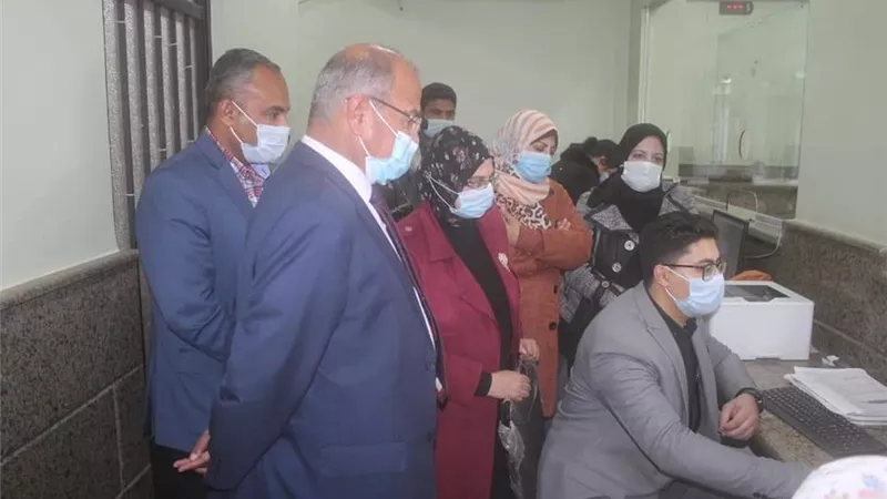 نائب وزير التخطيط يتابع منظومة العمل بالمركز التكنولوجي بمدينة بنى سويف