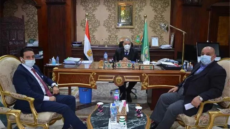 مطالب المواطنين على مائدة مناقشات محافظ المنيا واعضاء الشيوخ والبرلمان