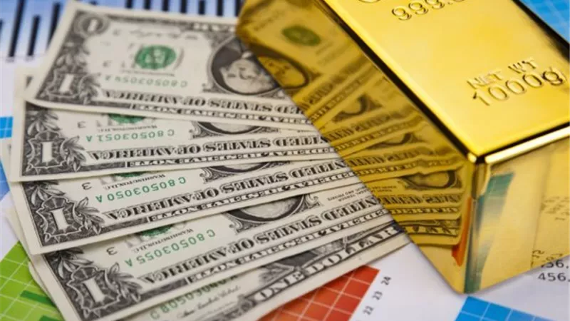 المعدن الأصفر يهبط لأقل مستوى في 8 أشهر بفعل قوة الدولار