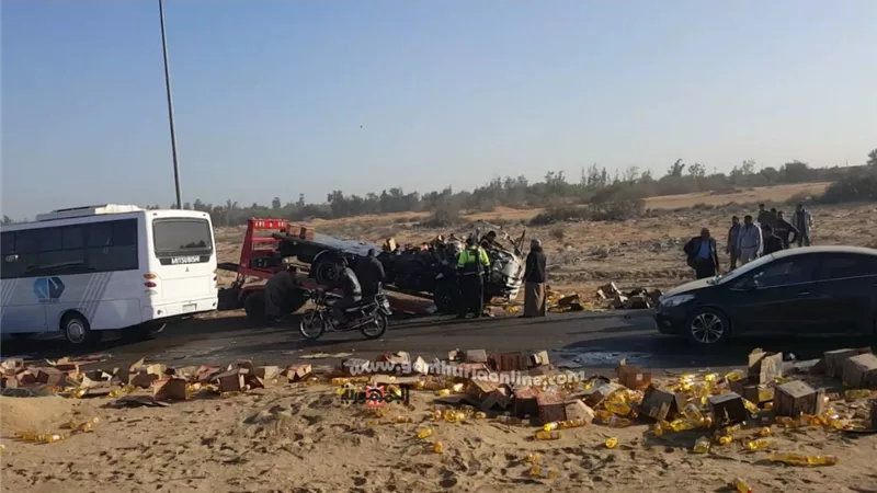 بالصور.. تصادم سيارتين نقل واصابة سائق بطريق بلبيس_العاشر من رمضان