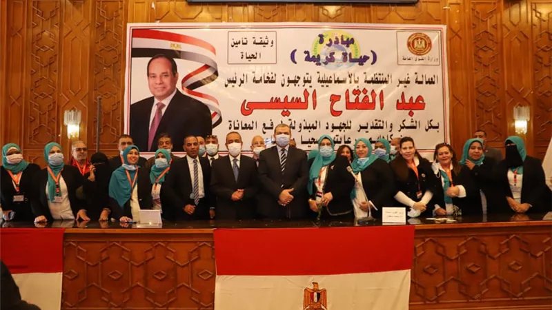 سعفان ومحافظ الإسماعيلية يسلمان 18 شهادة إتمام الدورات التدريبية مجانا