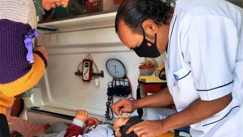 اسعاف السويس يشارك فى حملة تطعيم ضد مرض شلل الأطفال.. بالصور