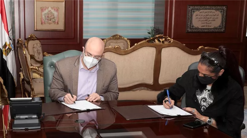 محافظ بني سويف يوقع مذكرة تفاهم مع المجلس العربي للمسؤولية المجتمعية