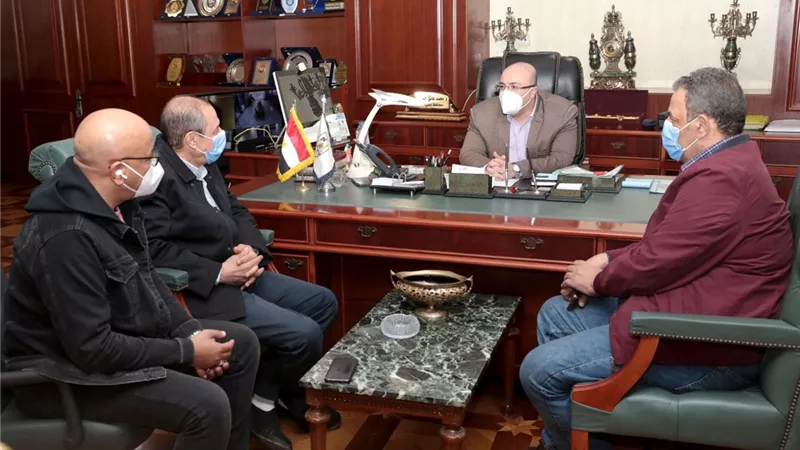 محافظ بني سويف يلتقى مسؤولى الطب الوقائي بوزارة الصحة